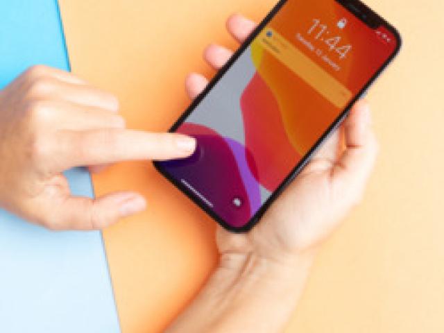 Create professional iPhone mockups for free - Lucknow - 1